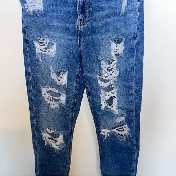 American Eagle Distressed Highest Rise Mom Jeans - Picture 3 of 7